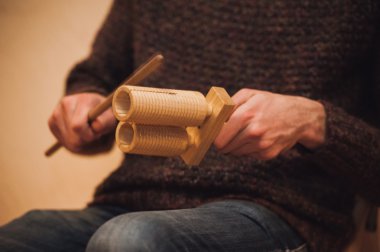 ahşap holz agogo oynarken erkekler 