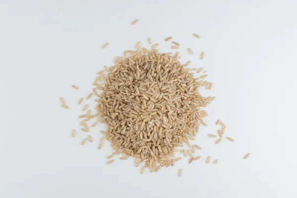 分離した有機玄米のヒープ。トップ ビュー — ストック写真