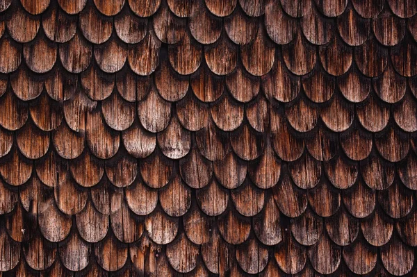 Velho telhado telha de madeira rústica — Fotografia de Stock