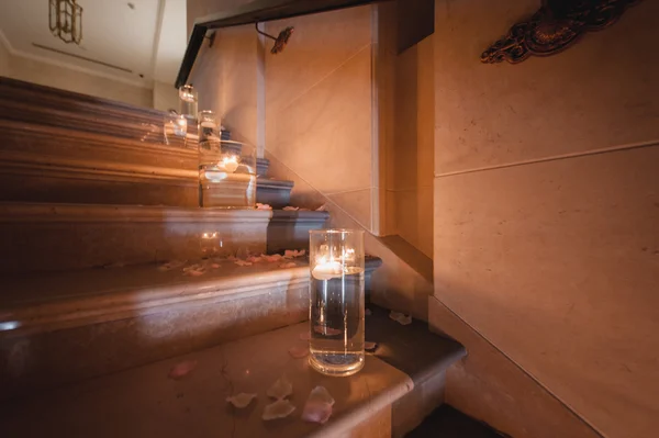 Candle dekoration på trappan — Stockfoto