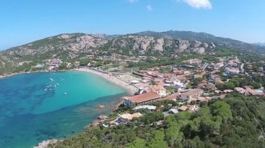 Arzachena Olbia il Sardunya Adası İtalya sahillerinde havadan görünümü