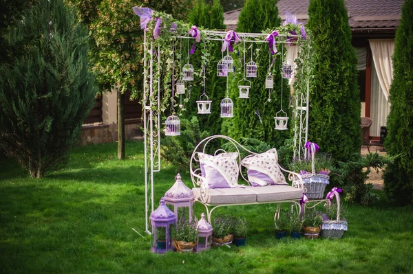 Romantik atmosferi dekore edilmiş tezgah açık