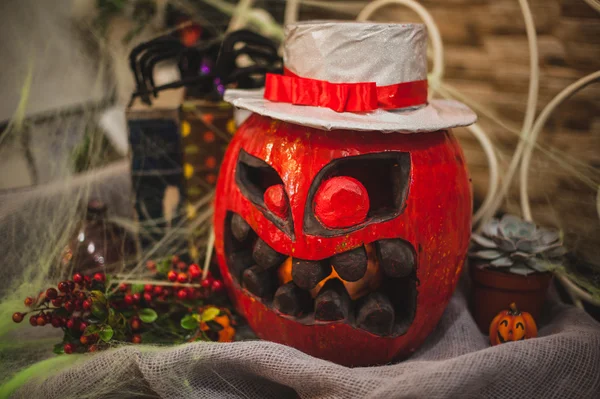 Erstaunliche Halloween-Kürbis in roter Farbe — Stockfoto