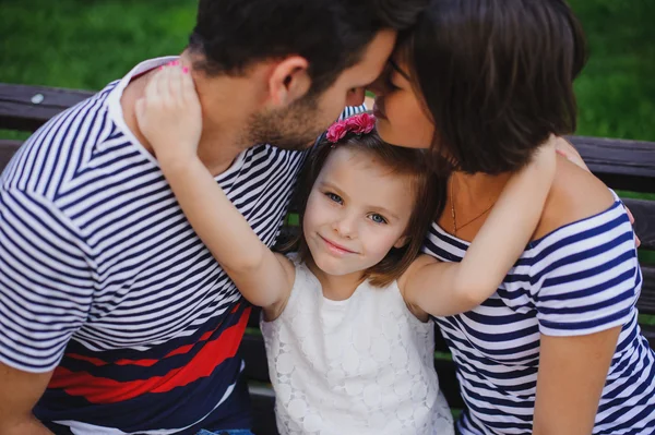 Portrait of happy parents with child in summer. — Stock Photo, Image