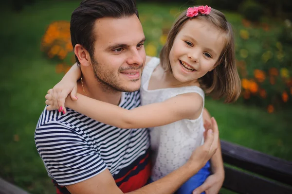 Father and daughter in nature — Stock Photo, Image