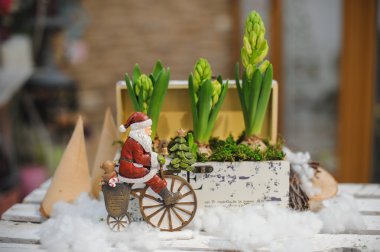 Noel Baba Bisiklet oyuncak kompozisyon üzerinde
