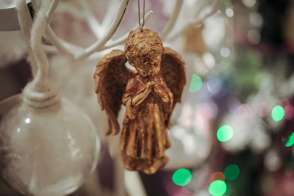 Hermoso ángel de oro decoraciones de Navidad —  Fotos de Stock