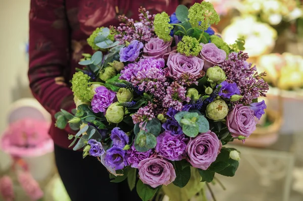 초, 자주색, 파랑 꽃의 bouquey — 스톡 사진