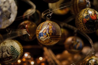 Oğlu İsa Noel Ball ile evlenmek