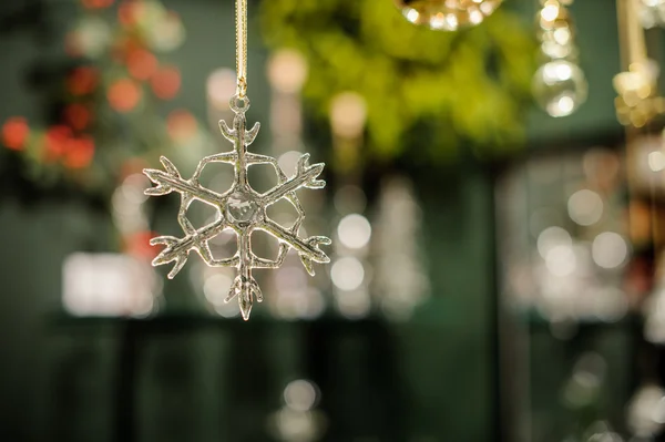 Copo de nieve de vidrio transparente decoración del árbol de Navidad — Foto de Stock