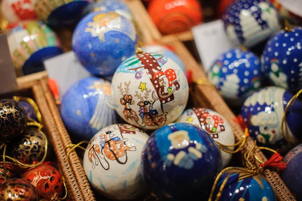 Boules de Noël sur le marché à Vienne — Photo