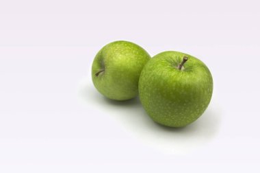 Bir çift yeşilimsi altın elma beyaz üzerine izole edilmiş ve kopyalama alanı ile