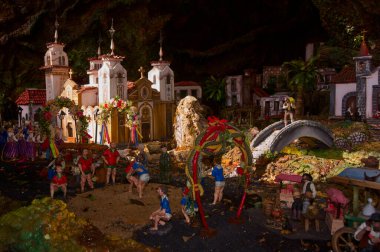 Ocak 2018. La Candelaria, Canarias, İspanya. La Candelaria Belediyesi Beytüllahim 'de Kanarya Savaşı' nın geçtiği yerde arka planda Meryem Ana 'nın Bazilikası' nı ve Candelaria 'nın dansını görebilirsiniz.