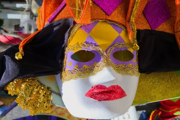 Imagen Una Máscara Brillantemente Decorada Estilo Del Carnaval Veneciano Que — Foto de Stock
