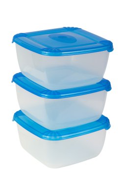 boş plastik kaplar üzerinde beyaz izole