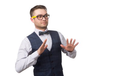  endişeli ifade üzerinde beyaz izole genç adam 