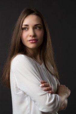 Genç ve güzel bir kızın portresi