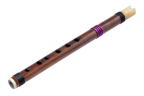 白地に孤立したタイの木笛 — ストック写真
