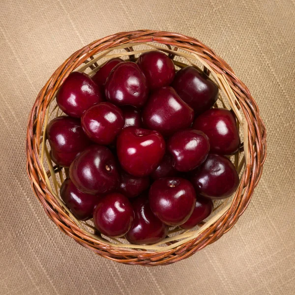 Cherry Wicker Basket Linen View — Stock Photo, Image