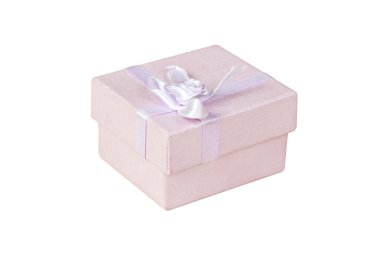 hediye kutusu beyaz arkaplanda izole edildi