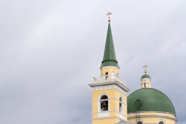 Bir bulutlu gökyüzü St. Nicholas Katedrali