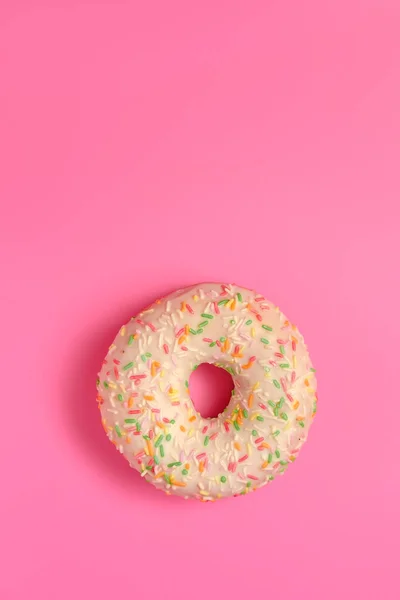 Пончик Рожевому Фоні — стокове фото
