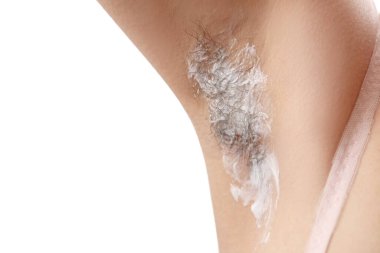 Kıllı koltuk altı, beyaz arka planda izole edilmiş, yakın plan, tıraş edilmemiş, bir sürü saç, tüy dökücü krem.