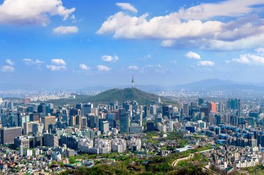 Görünüm cityscape ve Seul Kulesi Seoul, Güney Kore.