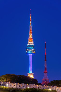 N Seul Kulesi bulunan Namsan dağ içinde merkezi Seoul, Güney Kore.