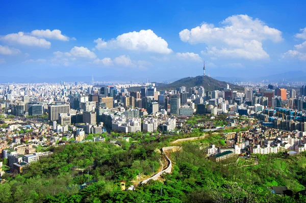 Görünüm cityscape ve Seul Kulesi Seoul, Güney Kore. — Stok fotoğraf