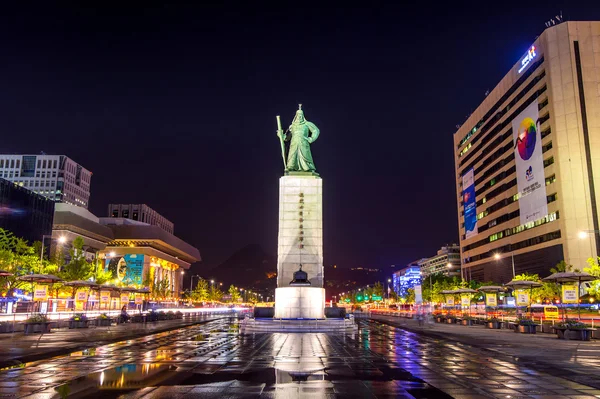 Estatua del Rey Sejong en la Plaza Gwanghwamun . — Foto de Stock