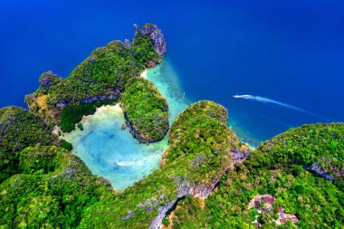 Tayland, Yengeç 'teki Koh Hong adasının havadan görüntüsü..