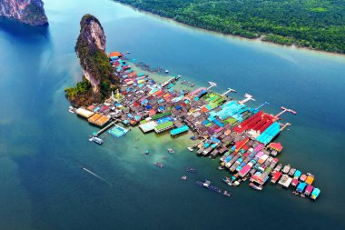 Tayland, Phang Nga 'daki Panyee adasının havadan görünüşü.