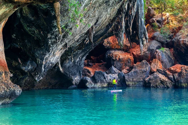 Turistas Haciendo Kayak Railay Krabi Tailandia —  Fotos de Stock