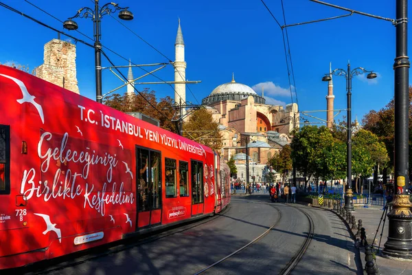 Turquia Istanbul Outubro 2019 Vltd Vermelho Passando Hagia Sophia Istambul — Fotografia de Stock