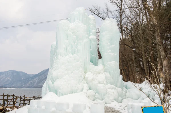 Formación de hielo de una fuente en la isla de Nami, Corea — Foto de Stock