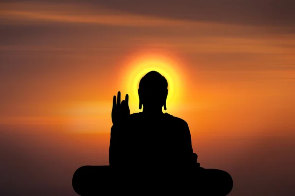 Silhueta de buddha e fundo do pôr-do-sol com movimento desfocado Fotos De Bancos De Imagens Sem Royalties