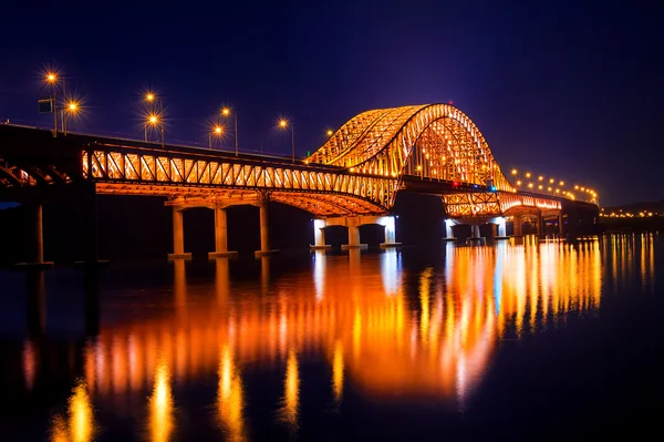 Puente Banghwa por la noche en Seúl, Corea — Foto de Stock