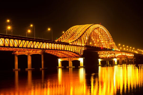 Jembatan Banghwa di malam hari di Seoul, Korea — Stok Foto