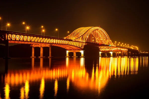 Jembatan Banghwa di malam hari di Seoul, Korea — Stok Foto