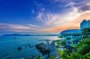 Dongbaek Adası ile Nurimaru Apec House ve Gwangan Köprüsü