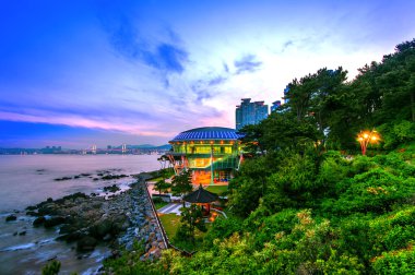 Dongbaek Adası ile Nurimaru Apec House ve Gwangan Köprüsü