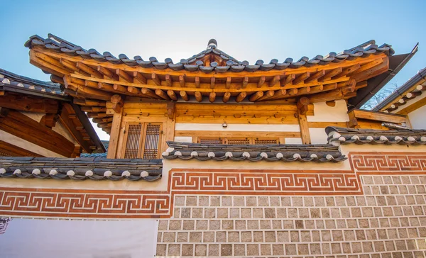 Bukchon Hanok Village, arquitetura tradicional estilo coreano . — Fotografia de Stock