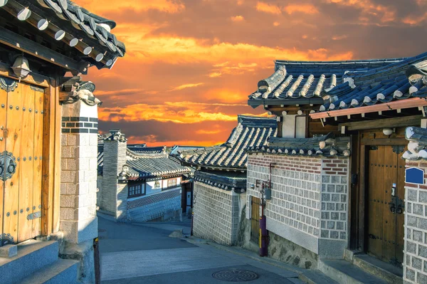 Bukchon hanok village, traditionelle koreanische architektur. — Stockfoto