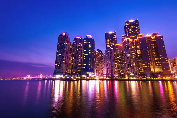 Ponte Cityscape e Gwangan em Busan, Coréia do Sul skyline — Fotografia de Stock