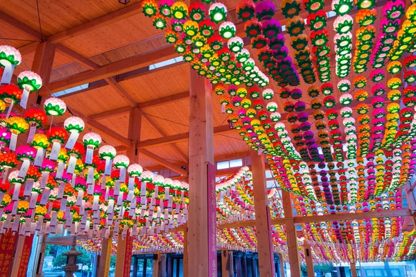 SEOUL, Coréia do Sul - 9 de maio: Templo de Bongeunsa . Fotos De Bancos De Imagens