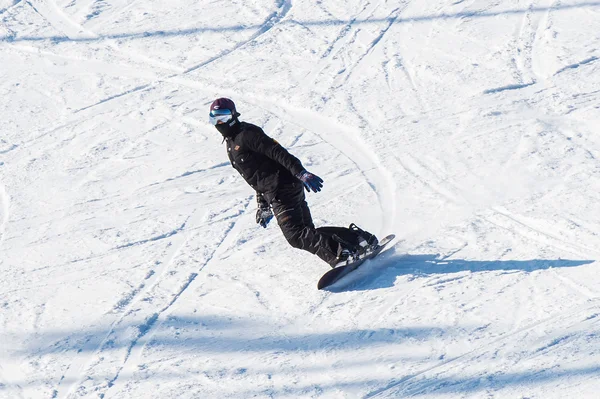 DEOGYUSAN, COREA - 1 DE ENERO: Esquí de esquiador en la estación de esquí de Deogyusan . —  Fotos de Stock