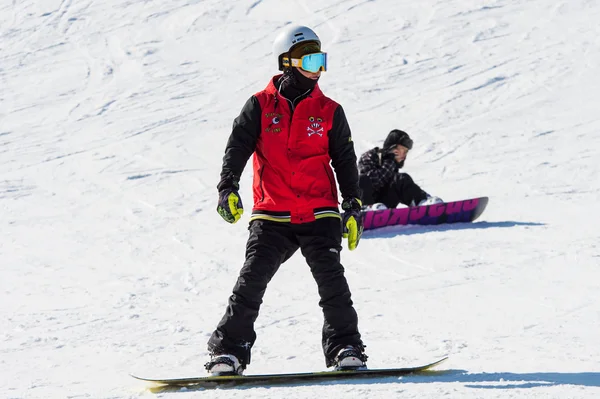 Deogyusan, Zuid-Korea - 1 januari: Skiër skiën op Deogyusan Ski Resort. — Stockfoto