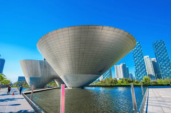 INCHEON, COREIA DO SUL - MAIO 20: INCHEON, COREIA DO SUL - MAIO 20: O Parque Central de Songdo é o plano espacial verde, inspirado em NYC. Foto tirada em maio 20,2015 em Incheon, Coréia do Sul . — Fotografia de Stock