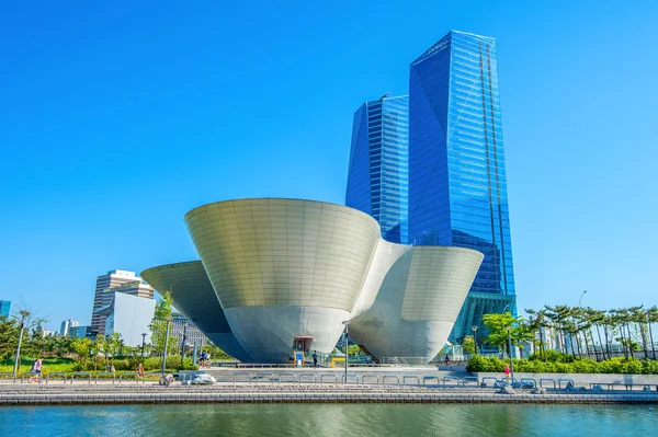 INCHEON, SOUTH KOREA - MAY 20 : INCHEON, SOUTH KOREA - MAY 20 : Songdo Central Park is the green space plan,inspired by NYC. Photo taken May 20,2015 in Incheon, South Korea. — Stockfoto